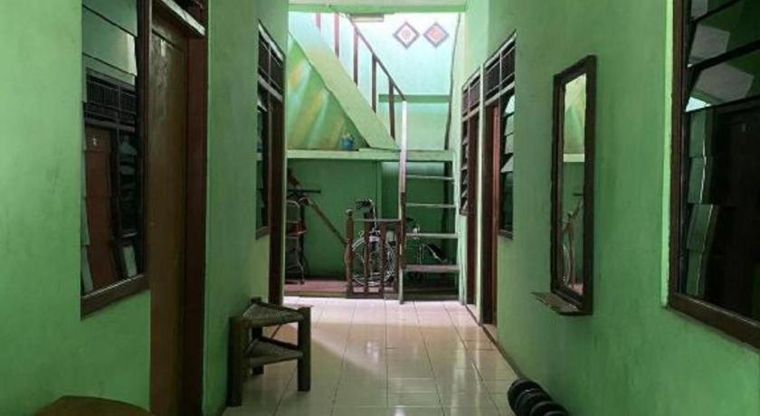 فندق Spot On 94166 Kost Bunda Syariah بيكاسي المظهر الخارجي الصورة