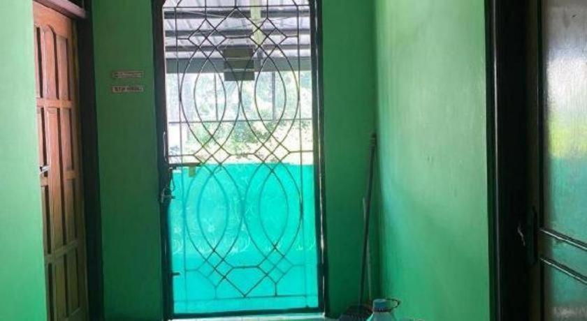 فندق Spot On 94166 Kost Bunda Syariah بيكاسي المظهر الخارجي الصورة